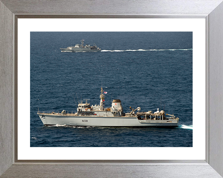 HMS Atherstone (M38) Photo Print - Middle East 2009 - Royal Navy Hunt Class Mine Warfare Vessel Hampshire Prints 10 x 8 Silver Frame Yes