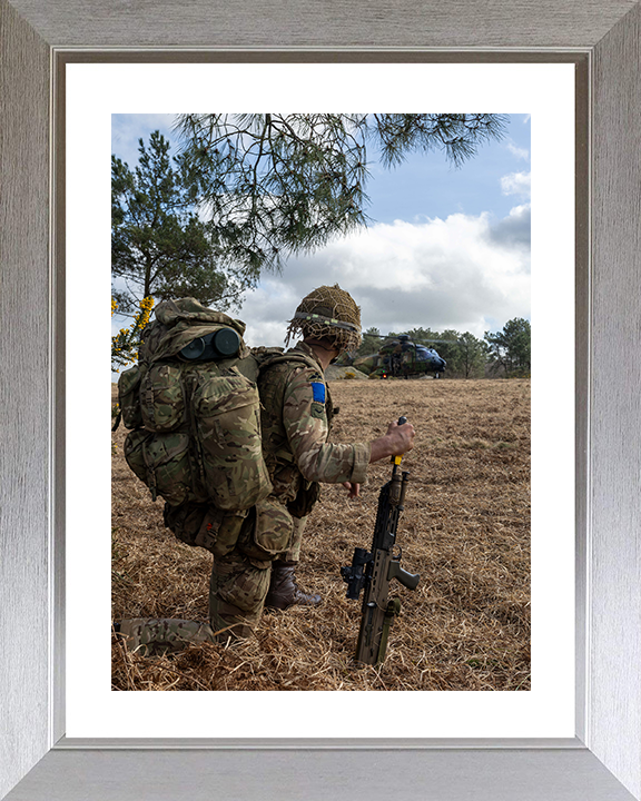 British Army Parachute Regiment Soldier Kneels watching a French Caiman Helicopter Photo Print Wall Art Military Posters, Prints, & Visual Artwork Hampshire Prints 10 x 8 Silver Frame Yes