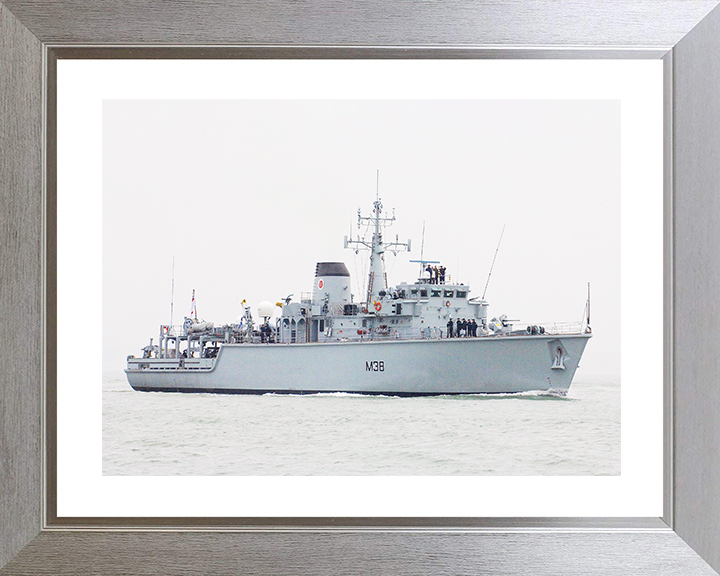 HMS Atherstone (M38) Royal Navy Hunt Class Mine Warfare Vessel Starboard View Photo Print Wall Art Decor Posters, Prints, & Visual Artwork Hampshire Prints 10 x 8 Silver Frame Yes