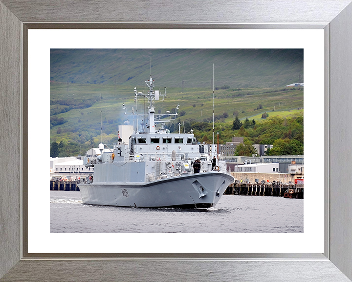 HMS Bangor (M109) Royal Navy Sandown Class Minehunter Leaving Harbour Photo Print Wall Art Decor Posters, Prints, & Visual Artwork Hampshire Prints 10 x 8 Silver Frame Yes