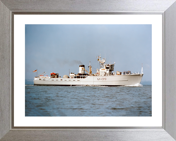 HMS Bickington (M1109) Royal Navy Ton Class Minesweeper Starboard Beam View Photo Print Wall Art Decor Posters, Prints, & Visual Artwork Hampshire Prints 10 x 8 Silver Frame Yes