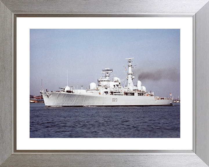 HMS Bristol (D23) Royal Navy Type 82 Destroyer Leaving Portsmouth Photo Print Wall Art Decor Posters, Prints, & Visual Artwork Hampshire Prints 10 x 8 Silver Frame Yes