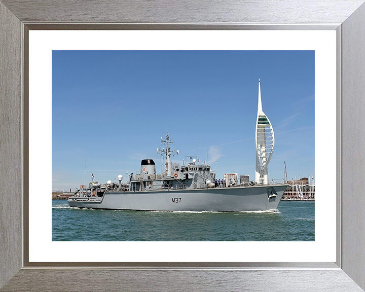 HMS Chiddingfold (M37) Royal Navy Hunt Class Minehunter Leaving Portsmouth Photo Print Wall Art Decor Posters, Prints, & Visual Artwork Hampshire Prints 10 x 8 Silver Frame Yes
