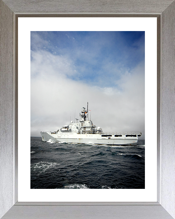 HMS Clyde (P257) Royal Navy River Class Patrol Vessel Port Side Portrait Photo Print Wall Art Decor Posters, Prints, & Visual Artwork Hampshire Prints 10 x 8 Silver Frame Yes