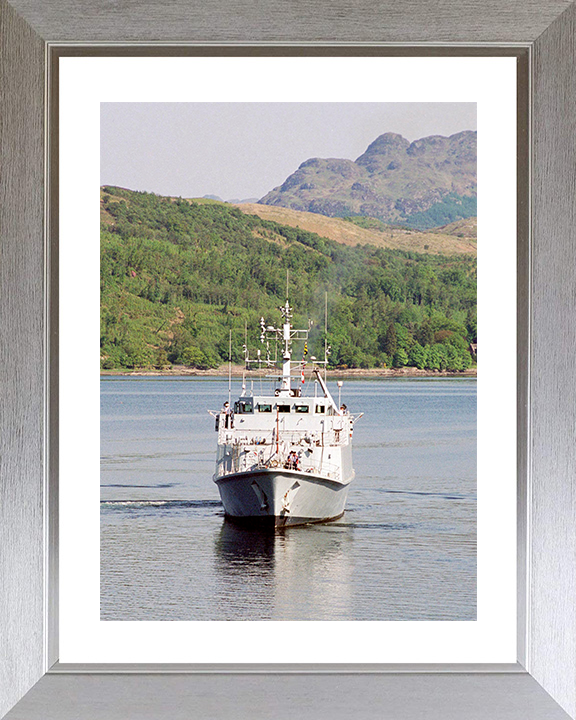 HMS Blyth (M111) Royal Navy Sandown Class Minehunter Bow View Photo Print Wall Art Decor Posters, Prints, & Visual Artwork Hampshire Prints 10 x 8 Silver Frame Yes