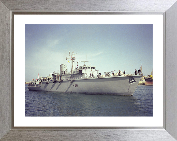 HMS Bicester (M36) Royal Navy Hunt Class Mine Warfare Vessel Entering Harbour Photo Print Wall Art Decor Posters, Prints, & Visual Artwork Hampshire Prints 10 x 8 Silver Frame Yes