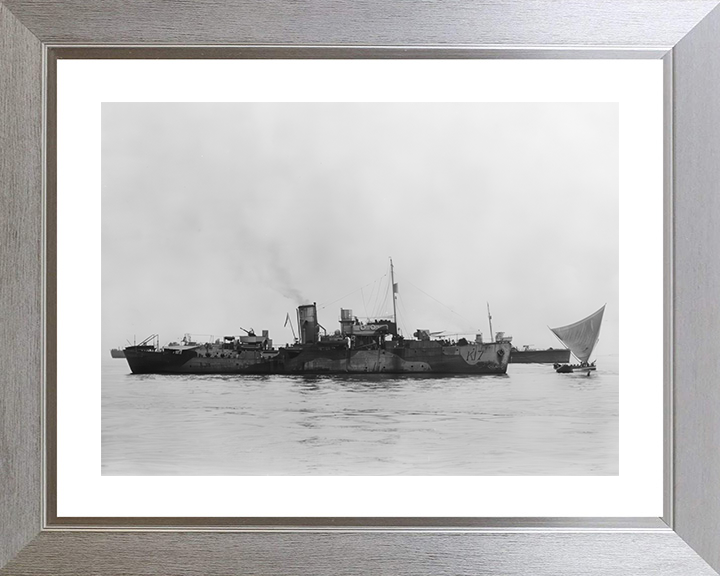 HMS Amaranthus (K17) Photo Print - Starboard View - Royal Navy Flower Class Corvette Hampshire Prints 10 x 8 Silver Frame Yes