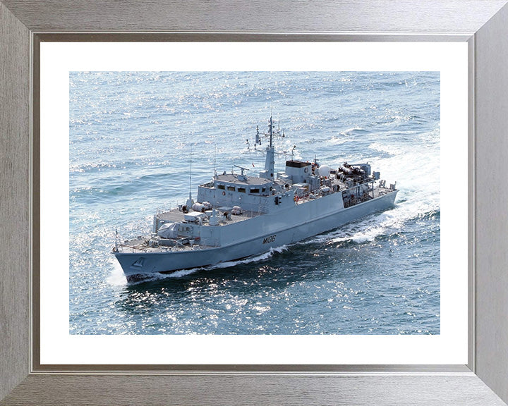 HMS Penzance M106 | Photo Print | Framed Print | Sandown Class | Minehunter | Royal Navy Hampshire Prints