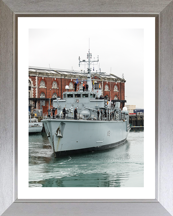HMS Cattistock (M31) Photo Print - Portsmouth 2019 - Royal Navy Hunt Class MineHunter Posters, Prints, & Visual Artwork Hampshire Prints 10 x 8 Silver Frame Yes
