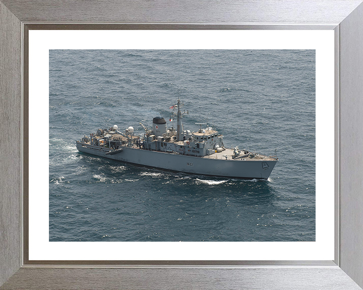 HMS Quorn (M41) Photo Print - Persian Gulf 2013 - Royal Navy Hunt Class Minehunter Hampshire Prints 10 x 8 Silver Frame Yes