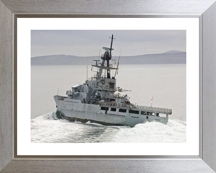 HMS Clyde (P257) Royal Navy River Class Patrol Vessel Hard Turn Photo Print Wall Art Decor Posters, Prints, & Visual Artwork Hampshire Prints 10 x 8 Silver Frame Yes