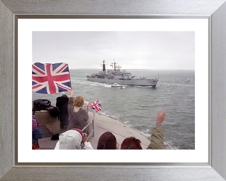 HMS Cardiff (D108) Royal Navy Type 42 Destroyer From The Round Tower Photo Print Wall Art Decor Posters, Prints, & Visual Artwork Hampshire Prints 10 x 8 Silver Frame Yes