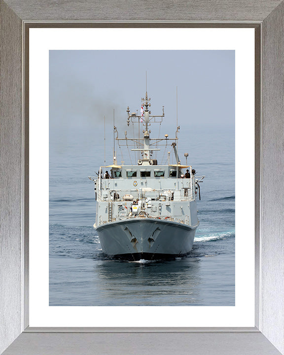 HMS Shoreham M112 | Photo Print | Framed Print | Sandown Class | Minehunter | Royal Navy Hampshire Prints