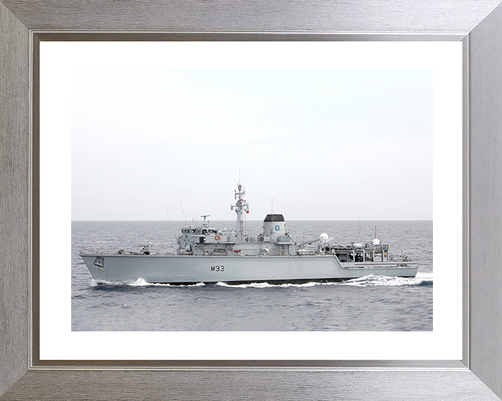 HMS Brocklesby (M33) Royal Navy Hunt Class Mine Warfare Vessel Port Beam View Photo Print Wall Art Decor Posters, Prints, & Visual Artwork Hampshire Prints 10 x 8 Silver Frame Yes