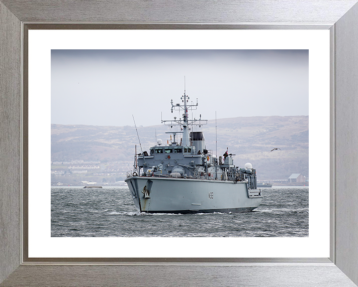 HMS Brocklesby (M33) Royal Navy Hunt Class Mine Warfare Vessel Port Bow View Photo Print Wall Art Decor Posters, Prints, & Visual Artwork Hampshire Prints 10 x 8 Silver Frame Yes