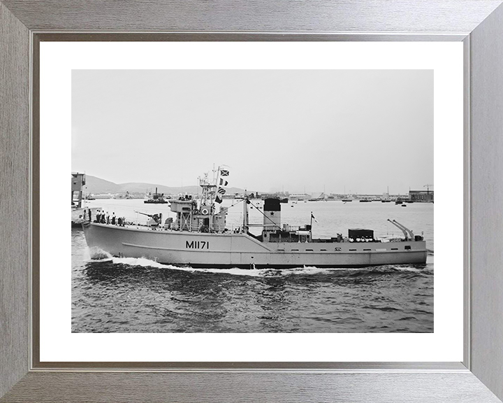 HMS Aldington (M1171) Royal Navy Ton Class Minesweeper Warship Entering Port Photo Print Wall Art Decor Posters, Prints, & Visual Artwork Hampshire Prints 10 x 8 Silver Frame Yes