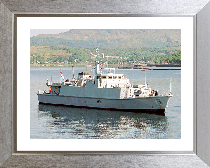 HMS Blyth (M111) Royal Navy Sandown Class Minehunter Starboard View Photo Print Wall Art Decor Posters, Prints, & Visual Artwork Hampshire Prints 10 x 8 Silver Frame Yes