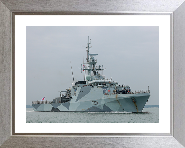 HMS Trent (P224) Photo Print - Portsmouth Return 2025 - Royal Navy River Class Patrol Vessel Hampshire Prints 10 x 8 Silver Frame Yes