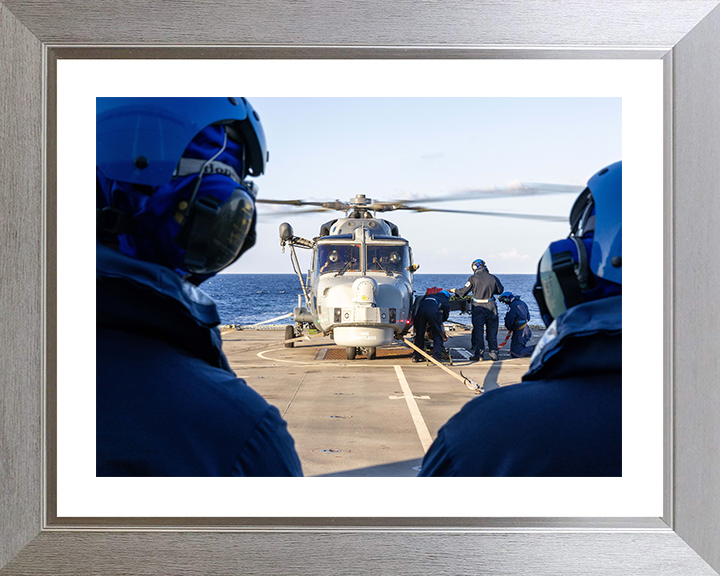 AETs Attaching Torpedo to Wildcat Helicopter Photo Print - Royal Navy Aircraft Hampshire Prints 10 x 8 Silver Frame Yes