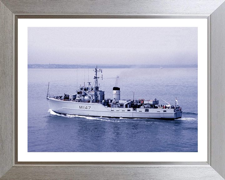 HMS Hubberston M1147 Royal Navy Ton-Class Minesweeper Photo Print or Framed Print - Hampshire Prints