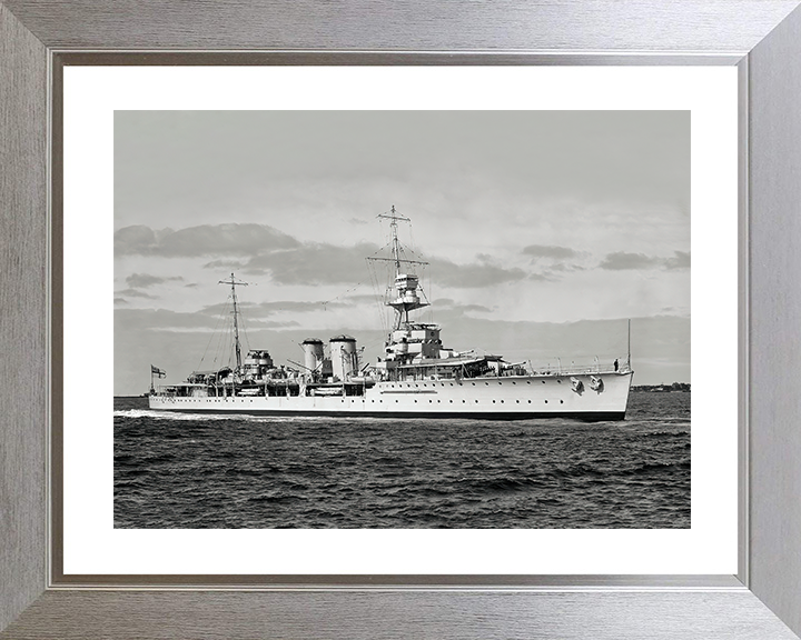 HMS Danae (D44) Royal Navy Danae Class Cruiser Starboard View Photo Print Wall Art Decor Posters, Prints, & Visual Artwork Hampshire Prints 10 x 8 Silver Frame Yes