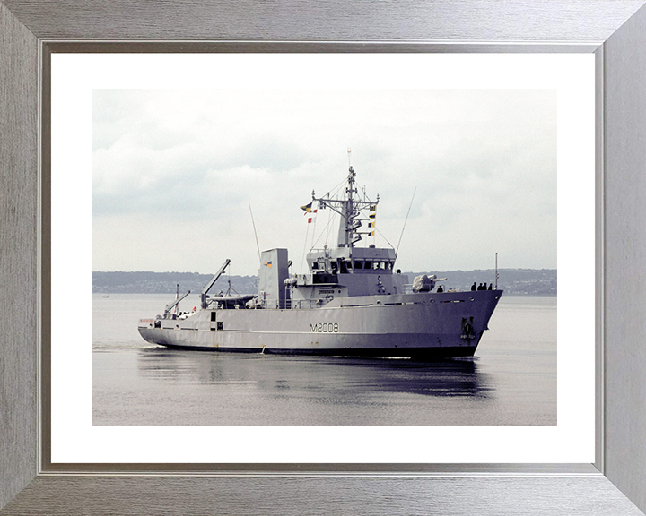 HMS Blackwater (M2008) Royal Navy River Class Minesweeper Entering Harbour Photo Print Wall Art Decor Posters, Prints, & Visual Artwork Hampshire Prints 10 x 8 Silver Frame Yes