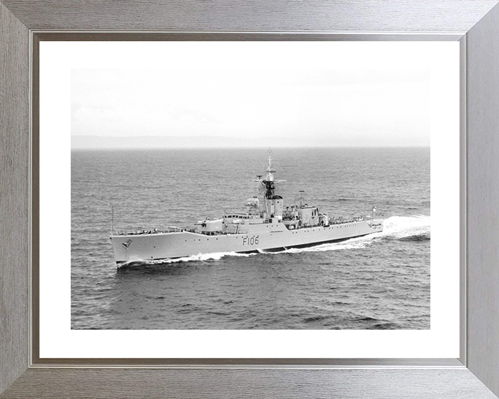 HMS Brighton (F106) Royal Navy Rothesay Class Frigate At Sea Port View Photo Print Wall Art Decor Posters, Prints, & Visual Artwork Hampshire Prints 10 x 8 Silver Frame Yes