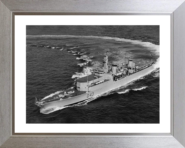 HMS Matapan (D43) Photo Print - At Sea 1975 - Royal Navy Battle Class Destroyer Hampshire Prints 10 x 8 Silver Frame Yes