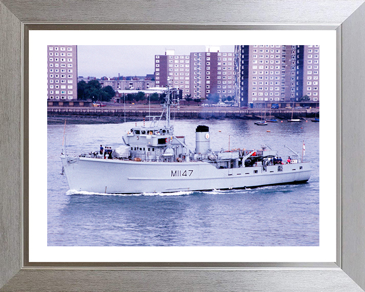 HMS Hubberston M1147 Royal Navy Ton Class Minesweeper Photo Print or Framed Print - Hampshire Prints