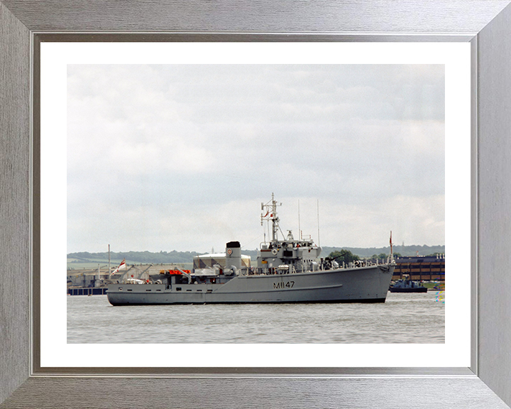 HMS Hubberston M1147 Royal Navy Ton Class Minesweeper Photo Print or Framed Print - Hampshire Prints