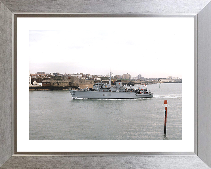 HMS Middleton (M34) Photo Print - Portsmouth 1997 - Royal Navy Hunt Class Mine Warfare Vessel Hampshire Prints 10 x 8 Silver Frame Yes