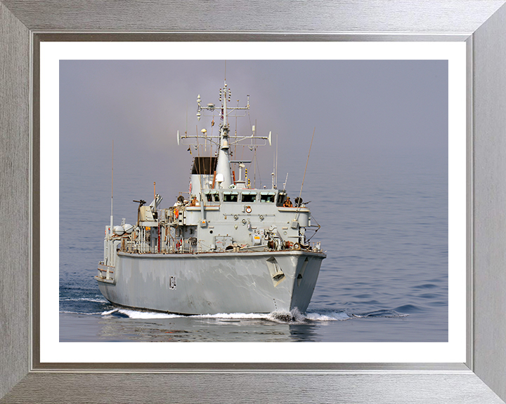 HMS Middleton (M34) Photo Print - Low Starboard Bow View - Royal Navy Hunt Class Mine Warfare Vessel Hampshire Prints 10 x 8 Silver Frame Yes