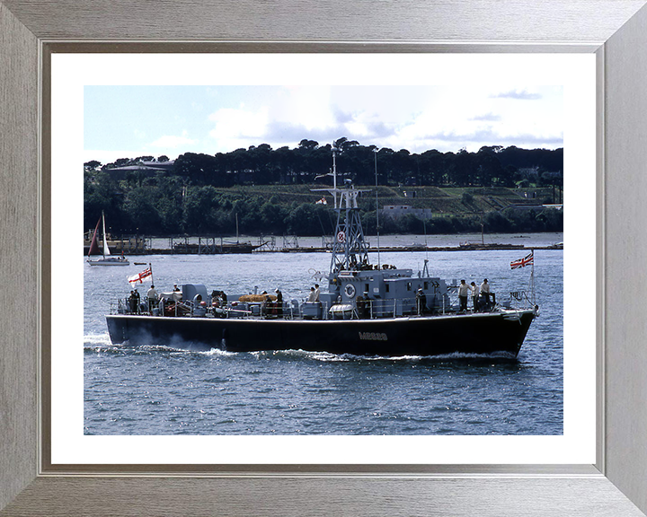 HMS Flintham (M2628) Photo Print - Starboard View - Royal Navy Ham Class Minesweeper Hampshire Prints 10 x 8 Silver Frame Yes