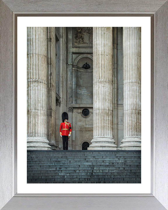 Grenadier Guard at st Paul's cathedral Photo Print - British Army Hampshire Prints 10 x 8 Silver Frame Yes