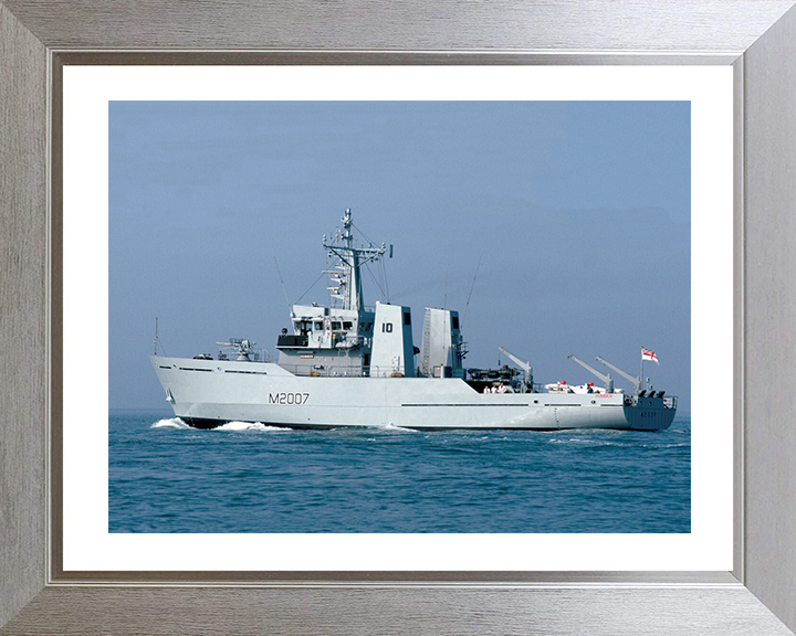 HMS Humber M2007 Royal Navy River class minesweeper Photo Print or Framed Print - Hampshire Prints