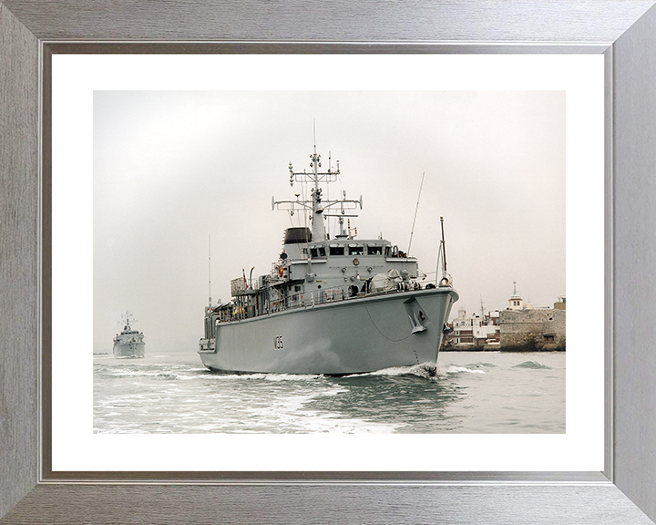 HMS Dulverton (M35) Royal Navy Hunt Class Mine Warfare Vessel Leaving Portsmouth Photo Print Wall Art Decor Posters, Prints, & Visual Artwork Hampshire Prints 10 x 8 Silver Frame Yes