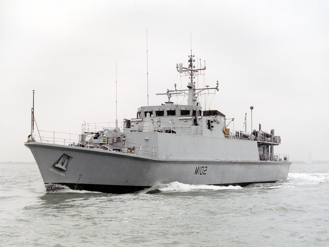 HMS Inverness M102 Sandown Class Minehunter 1997 Photo Print - Posters, Prints, & Visual Artwork - by Hampshire Prints (image 1 of 9)