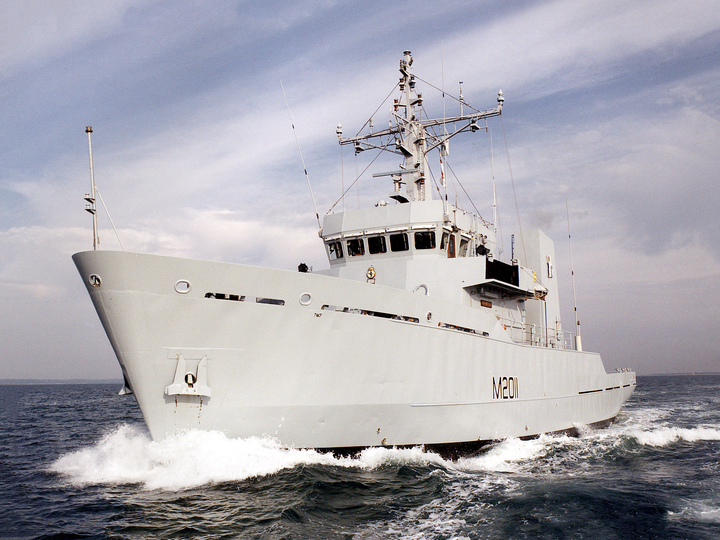 HMS Orwell (M2011) Photo Print - At Sea 1990 - Royal Navy River Class Minesweeper