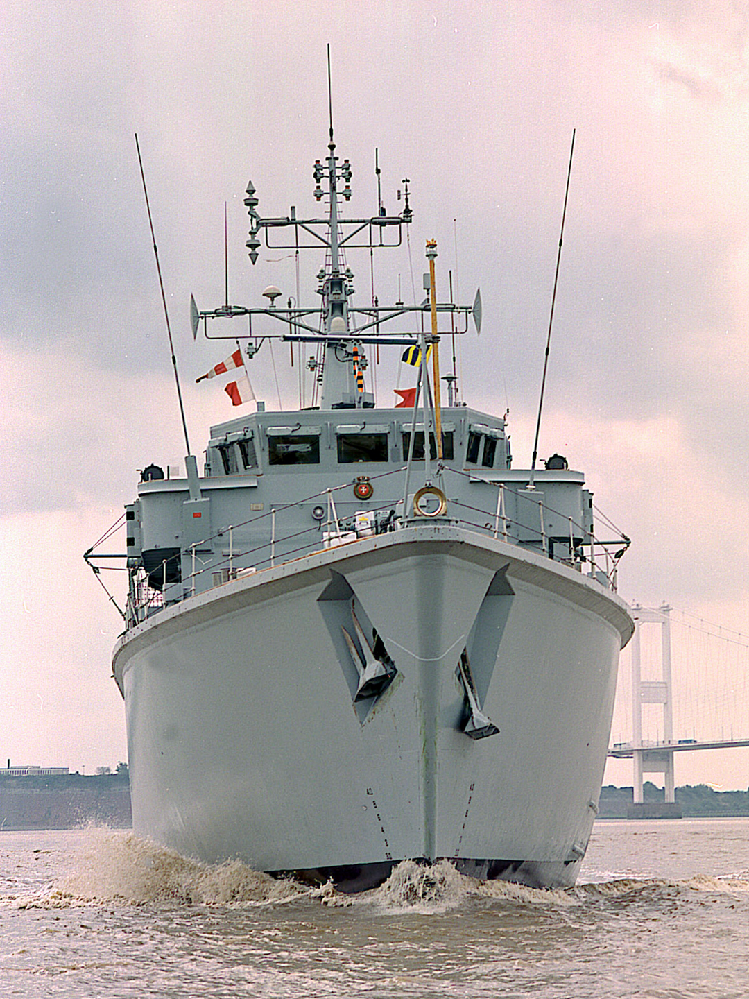 HMS Berkeley (M40) Royal Navy Hunt Class Mine Warfare Vessel Bow View Photo Print Wall Art Decor Posters, Prints, & Visual Artwork Hampshire Prints 6 x 4 No Frame No