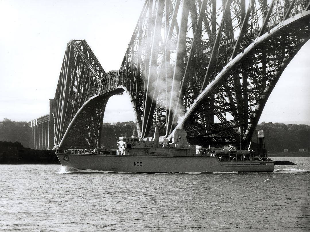 HMS Bicester (M36) Photo Print - Firth Of Forth - Royal Navy Hunt Class Mine Warfare Vessel