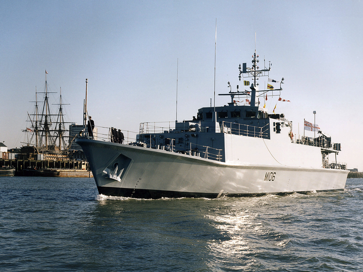 HMS Penzance (M106) Photo Print - Entering Portsmouth 1998 - Royal Navy Sandown Class Minehunter