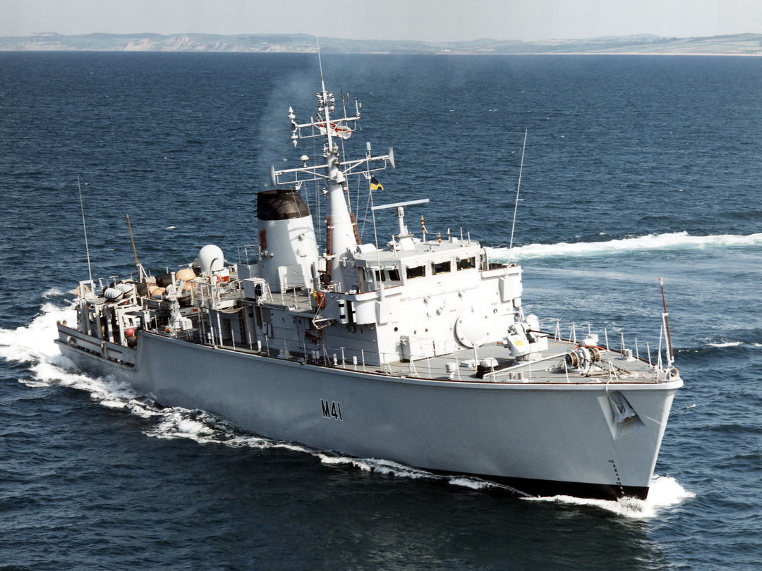 HMS Quorn (M41) Photo Print - Off Devonport 1999 - Royal Navy Hunt Class Minehunter