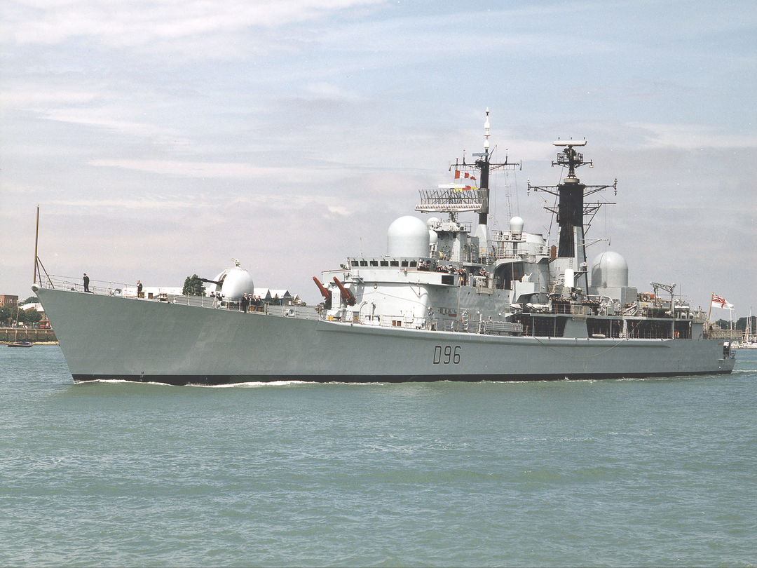 HMS Gloucester (D96) Photo Print - Leaving Portsmouth 2001 - Royal Navy Type 42 Destroyer