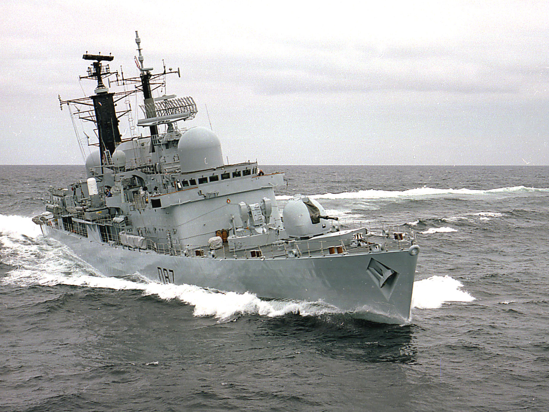 HMS Newcastle (D87) Photo Print - Underway 1999 - Royal Navy Type 42 Destroyer