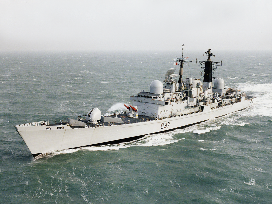 HMS Edinburgh (D97) Royal Navy Type 42 Destroyer At Sea 2001 Photo Print Wall Art Decor Posters, Prints, & Visual Artwork Hampshire Prints 6 x 4 No Frame No