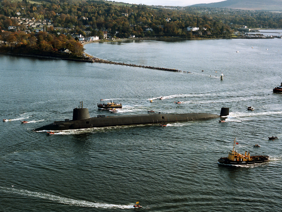 HMS Vanguard (S28) Photo Print - Gareloch 1992 - Royal Navy Vanguard Class Submarine Posters, Prints, & Visual Artwork Hampshire Prints 6 x 4 No Frame No