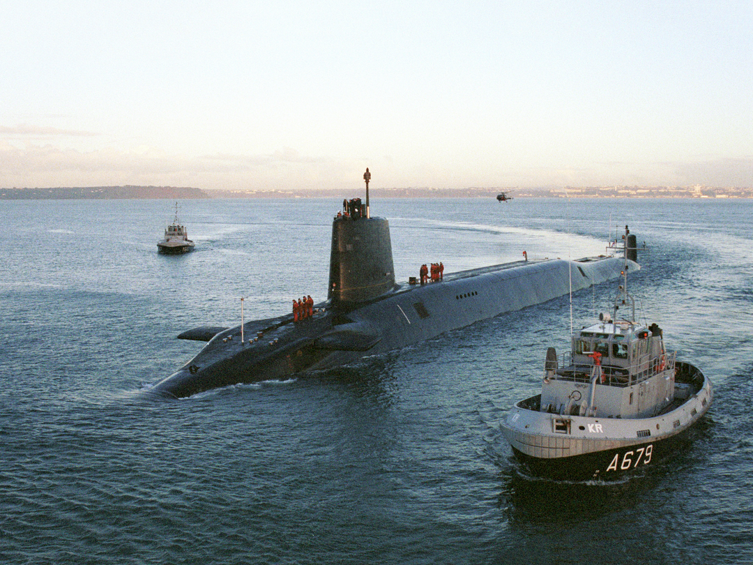 HMS Victorious (S29) Photo Print - Entering Brest 2000 - Royal Navy Vanguard Class Submarine Posters, Prints, & Visual Artwork Hampshire Prints 6 x 4 No Frame No