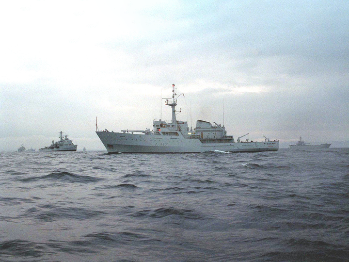 HMS Bulldog (A317) Photo Print - At Sea 1997 - Royal Navy Bulldog Class Survey Vessel