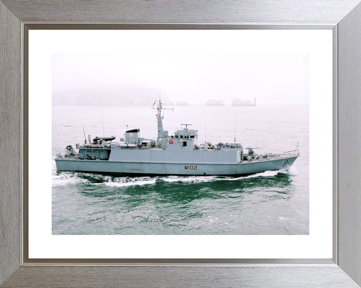 HMS Inverness M102 Sandown Class Minehunter August 2001 Photo Print
