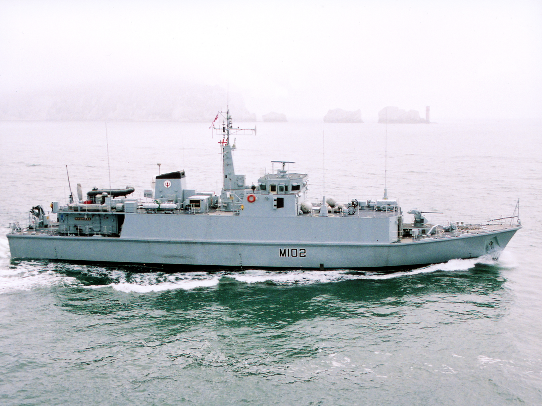 HMS Inverness M102 Sandown Class Minehunter August 2001 Photo Print